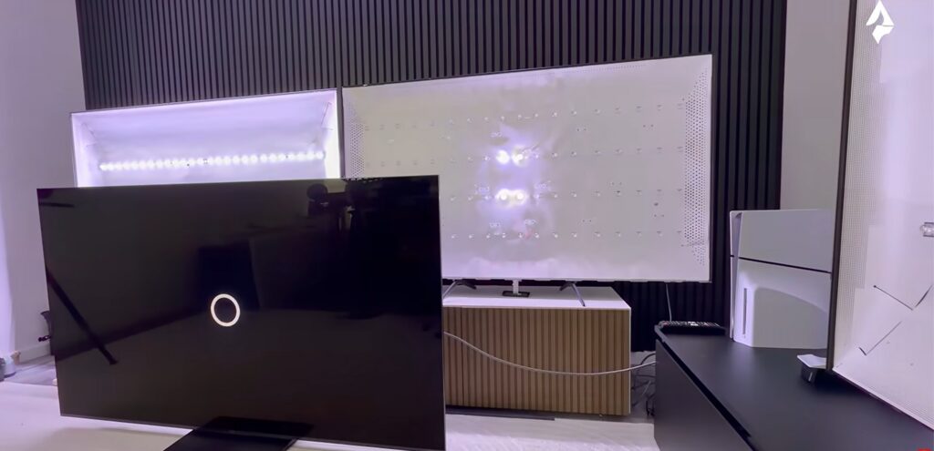 M80H(왼쪽)과 TCL 미니 LED TV의 백라이트 차이 비교 장면